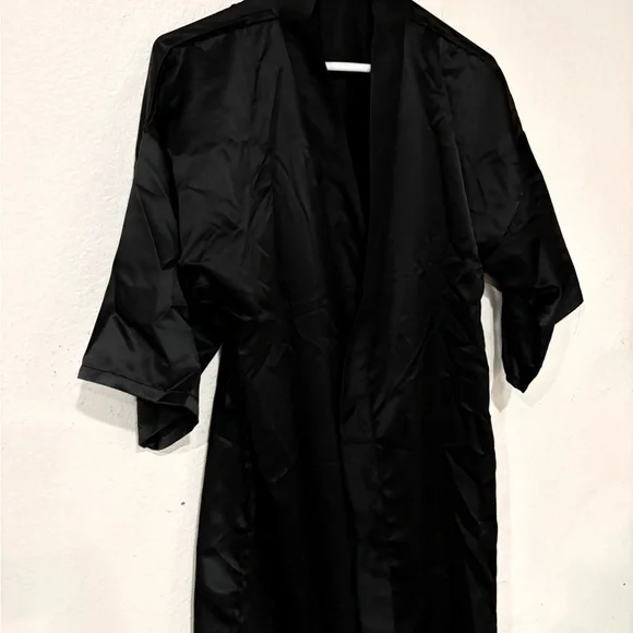 Elegant Black Women's Silky Robe - Picture 2 of 5